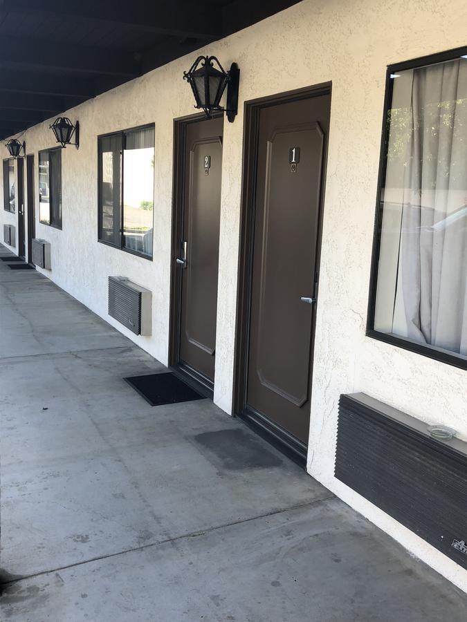 Cozy Inn Costa Mesa Exterior photo