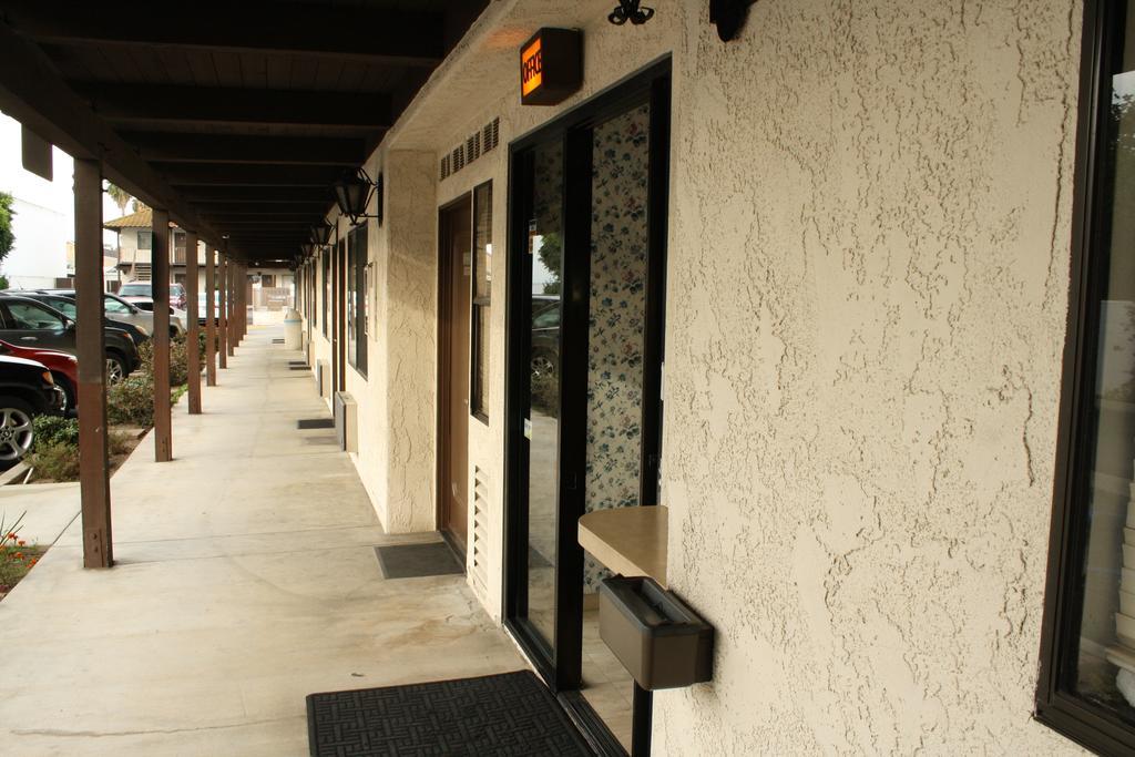 Cozy Inn Costa Mesa Exterior photo