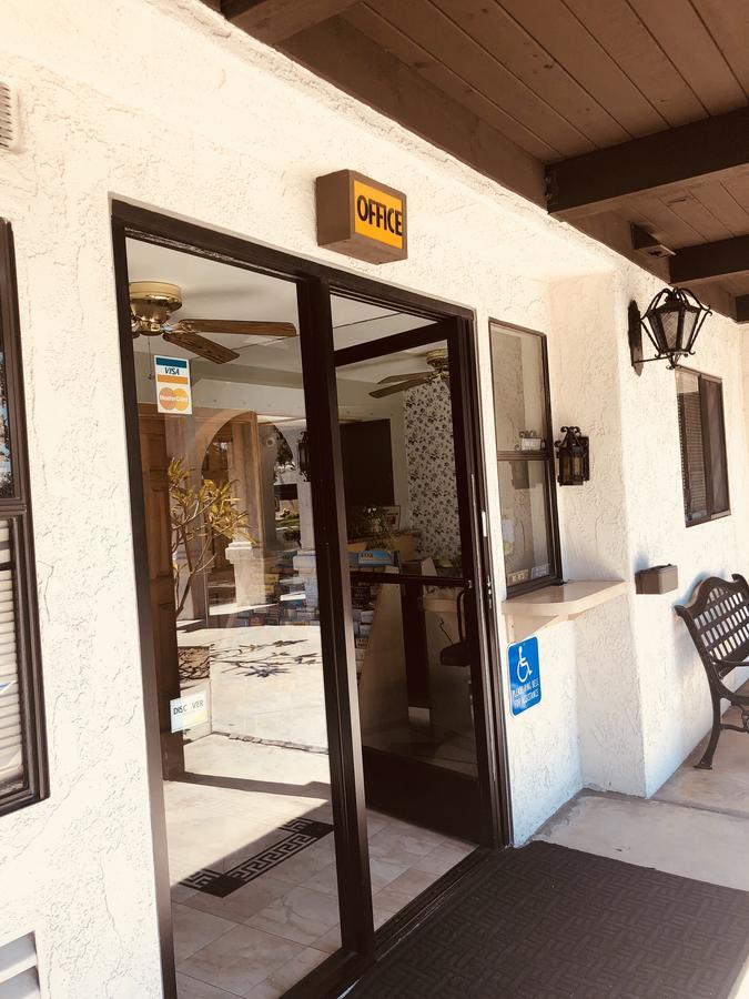 Cozy Inn Costa Mesa Exterior photo