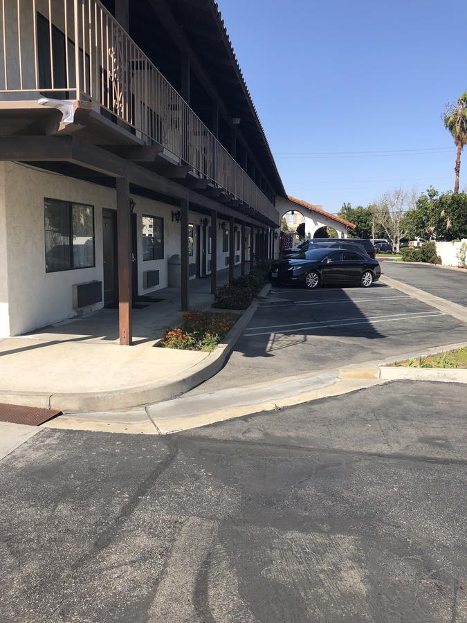 Cozy Inn Costa Mesa Exterior photo