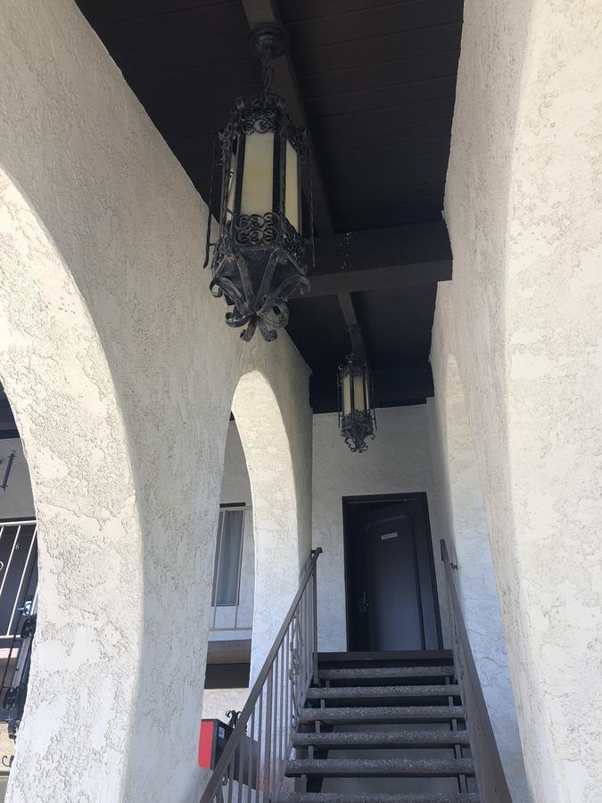 Cozy Inn Costa Mesa Exterior photo