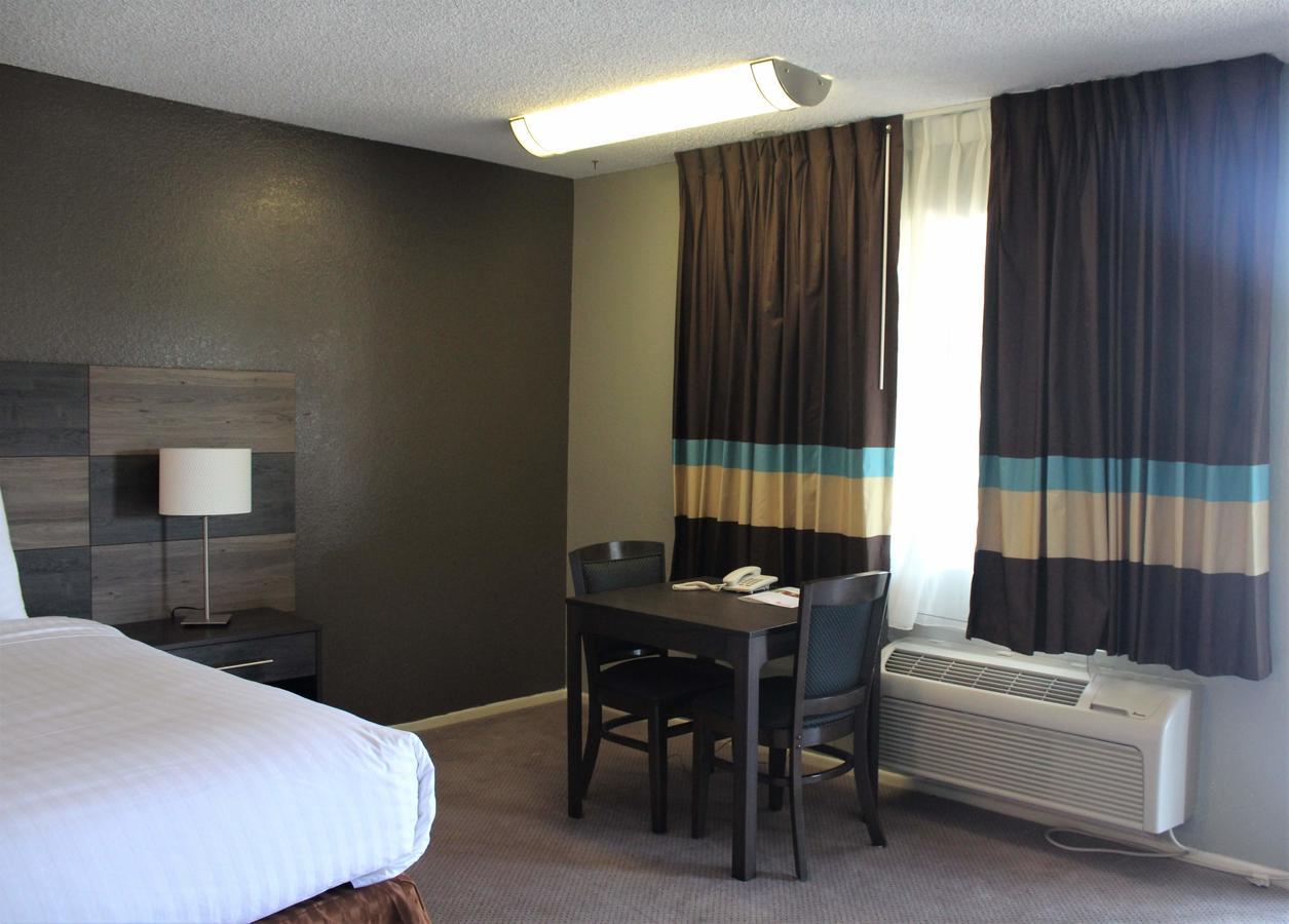 Cozy Inn Costa Mesa Exterior photo