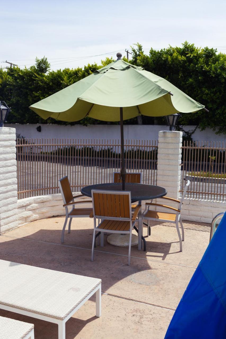 Cozy Inn Costa Mesa Exterior photo